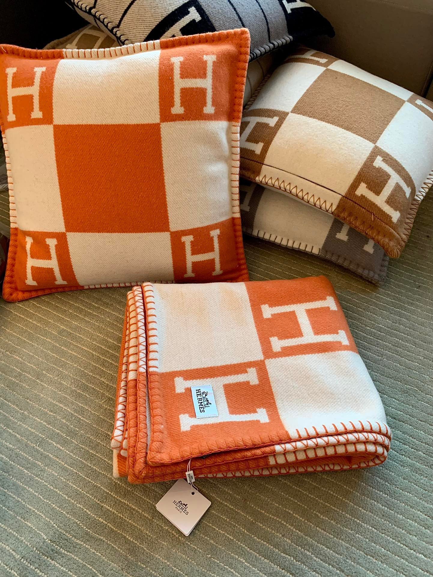 Hermes Avalon Throw Blanket in Orange Wool and Cashmere