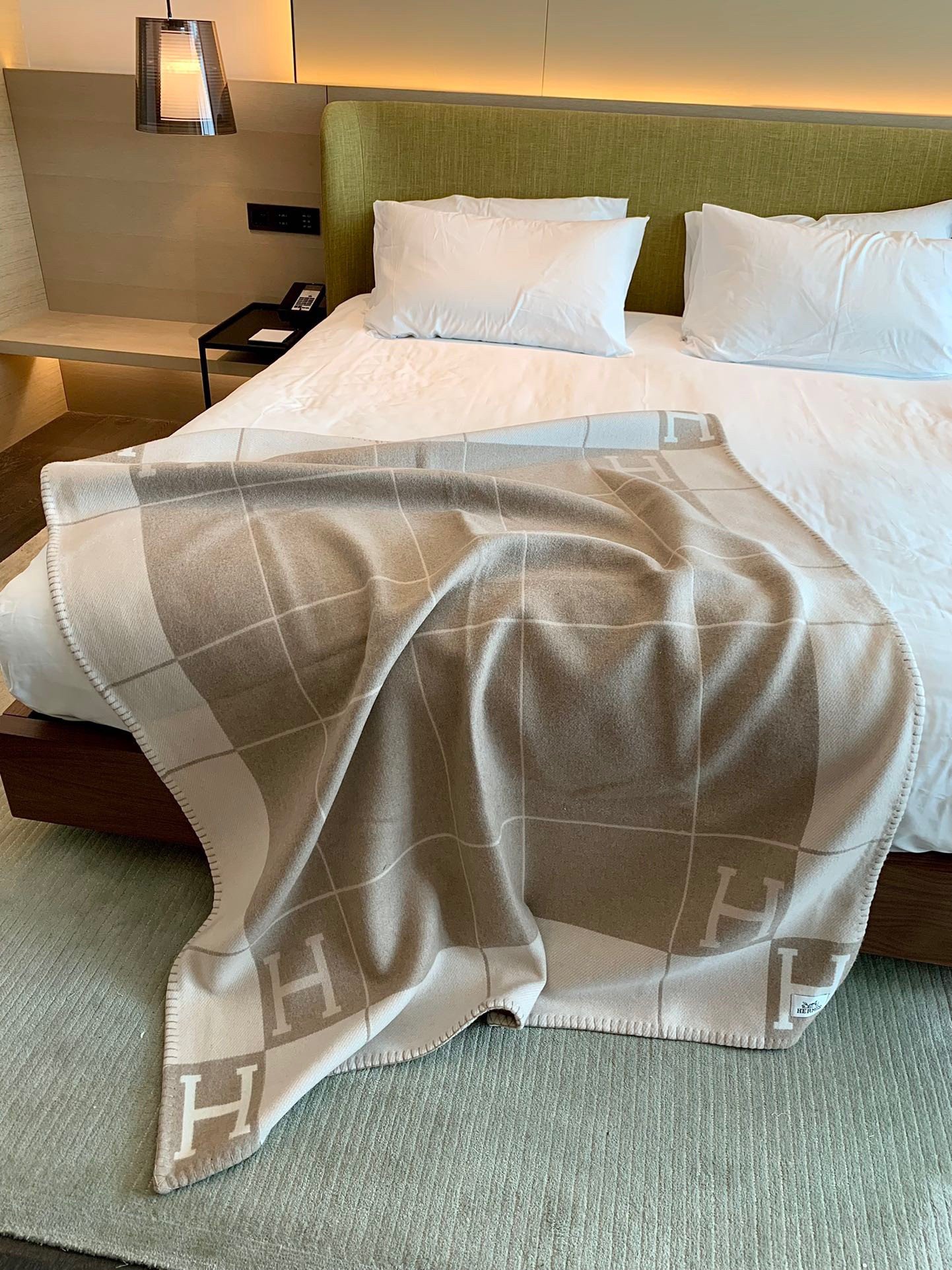 Hermes Avalon III Throw Blanket in Beige Wool and Cashmere