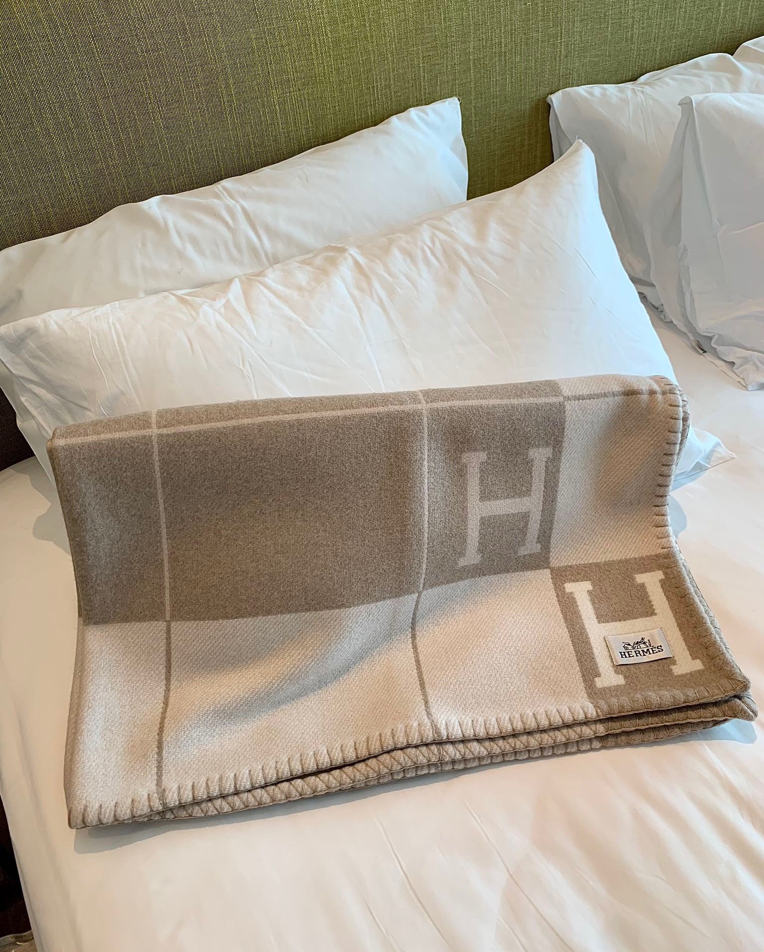 Hermes Avalon III Throw Blanket in Beige Wool and Cashmere