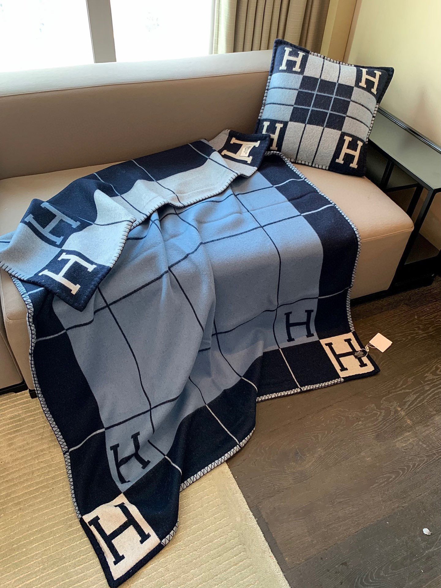 Hermes Avalon III Throw Blanket in Blue Wool and Cashmere