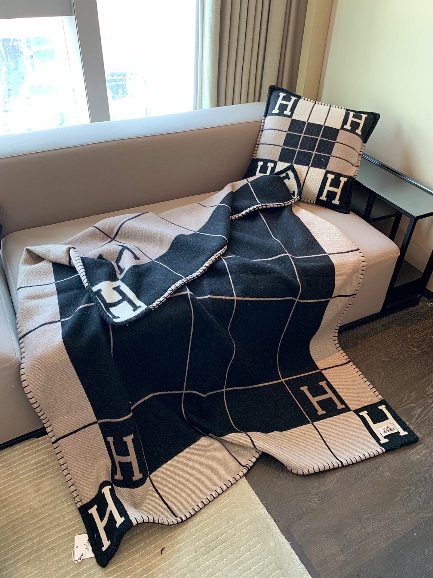 Hermes Avalon III Throw Blanket in Black Wool and Cashmere