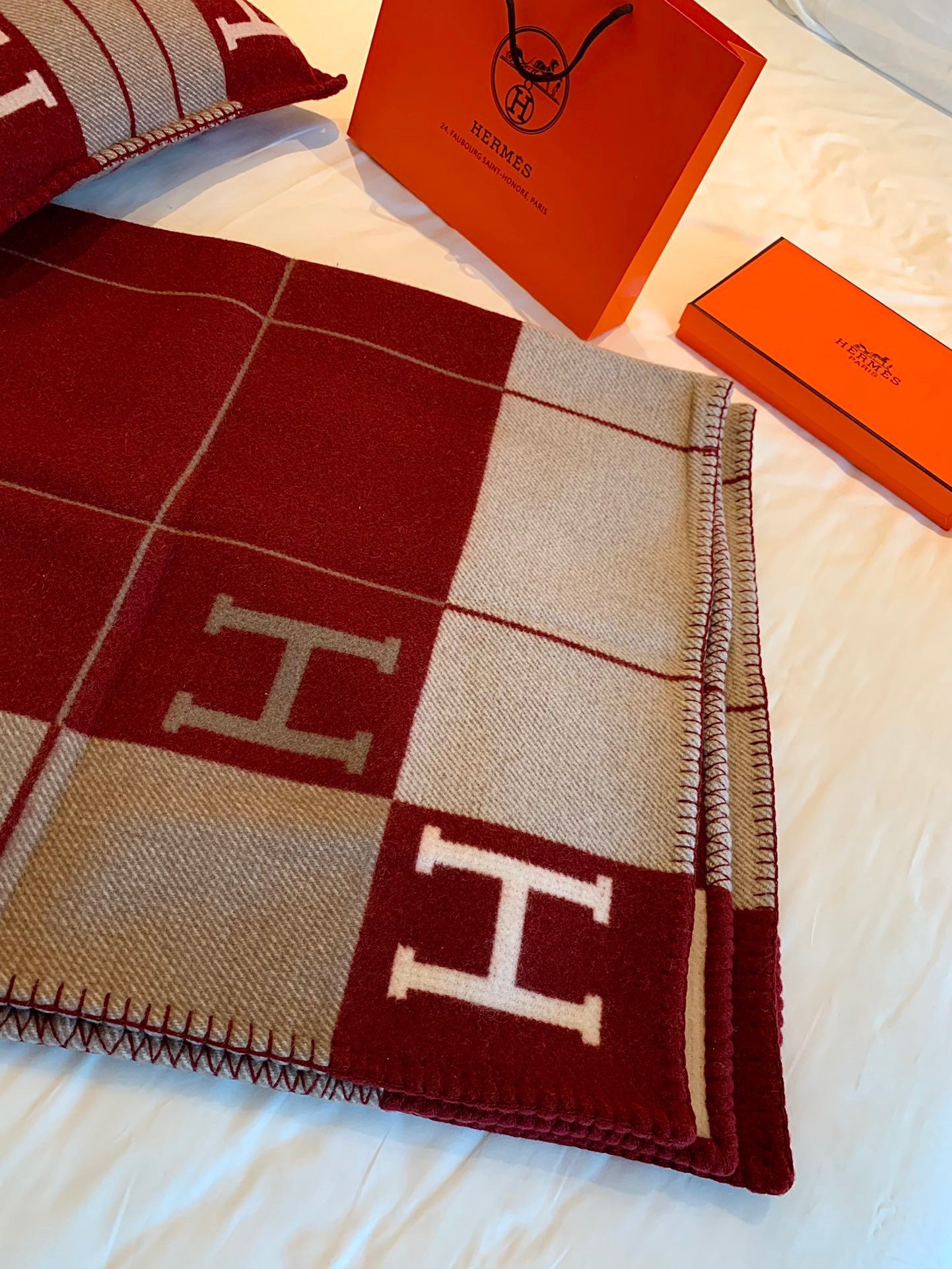 Hermes Avalon III Throw Blanket in Red Wool and Cashmere