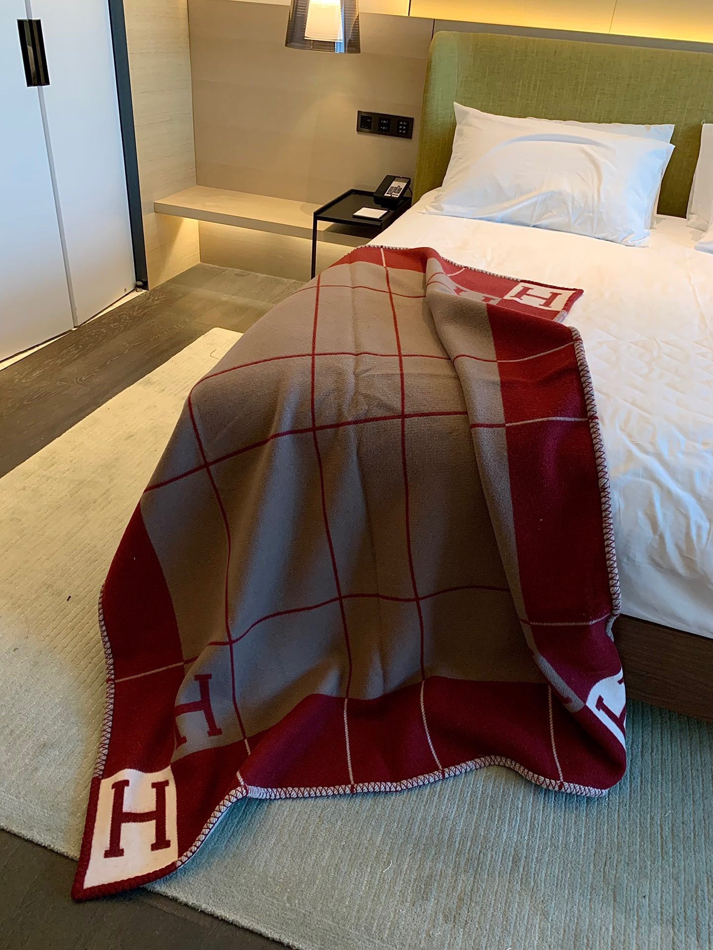 Hermes Avalon III Throw Blanket in Red Wool and Cashmere