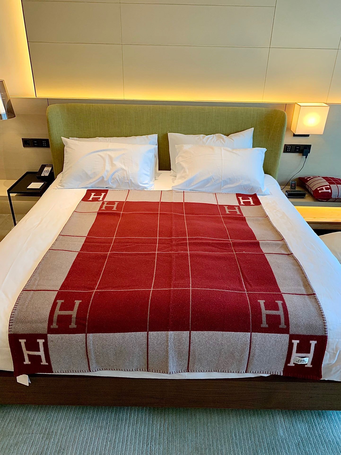 Hermes Avalon III Throw Blanket in Red Wool and Cashmere