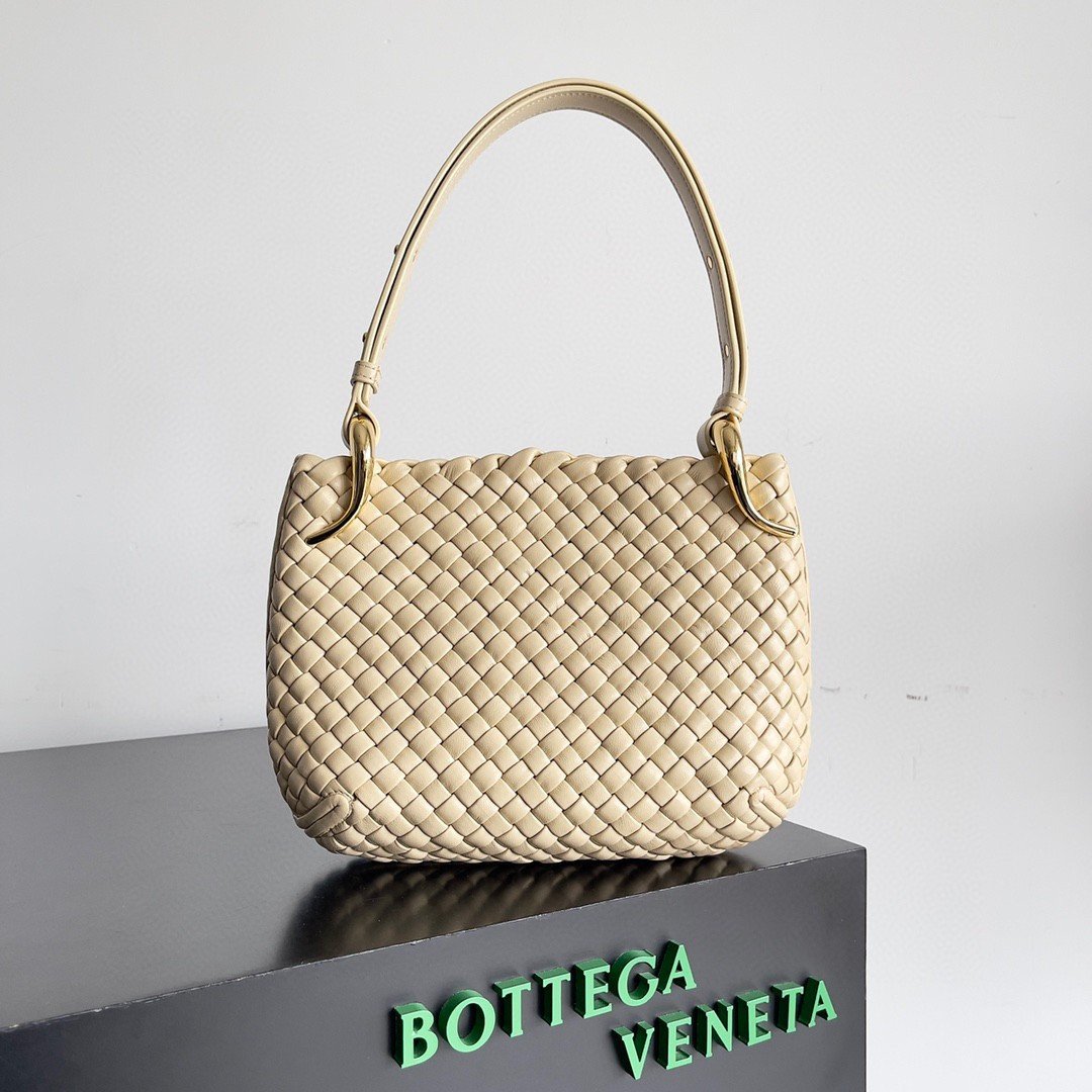 Bottega Veneta Clicker Small Bag in Porridge Intrecciato Lambskin