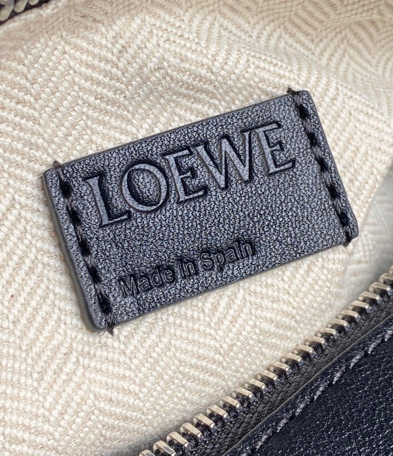 Loewe Puzzle Small Bag In Noir Classic Calfskin