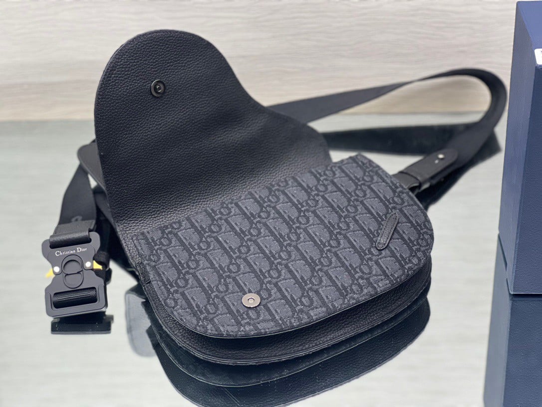 Dior Men's Saddle Pouch in Black Dior Oblique Jacquard