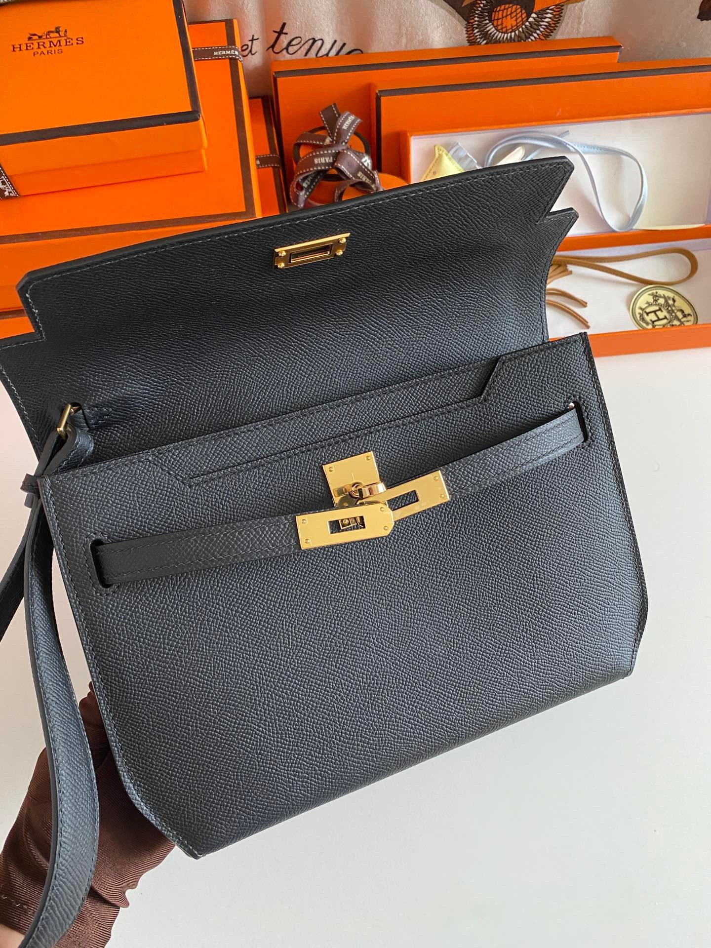 Hermes Kelly Depeches 25 Pouch in Black Epsom Calfskin