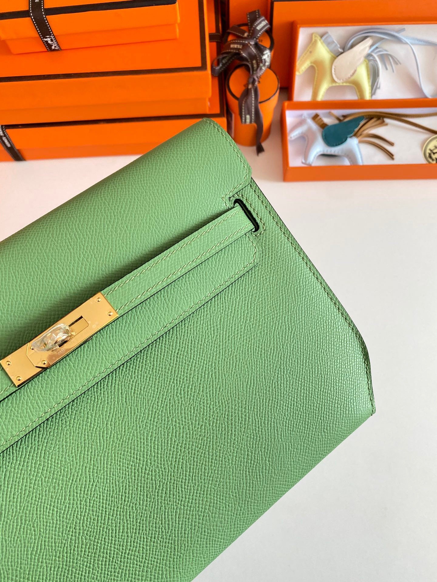 Hermes Kelly Depeches 25 Pouch in Vert Criquet Epsom Calfskin