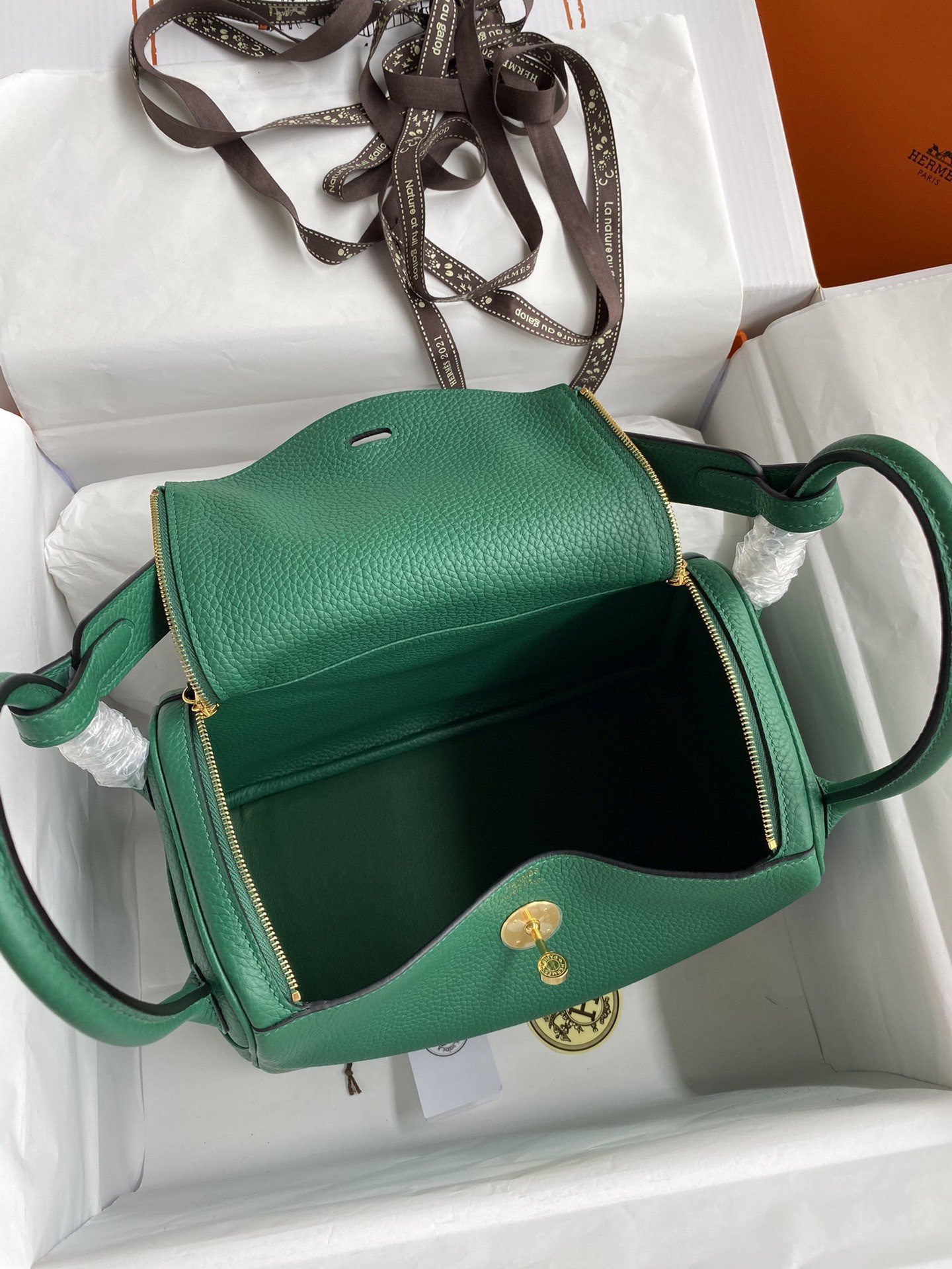 Hermes Lindy 30 Handmade Bag In Malachite Clemence Leather