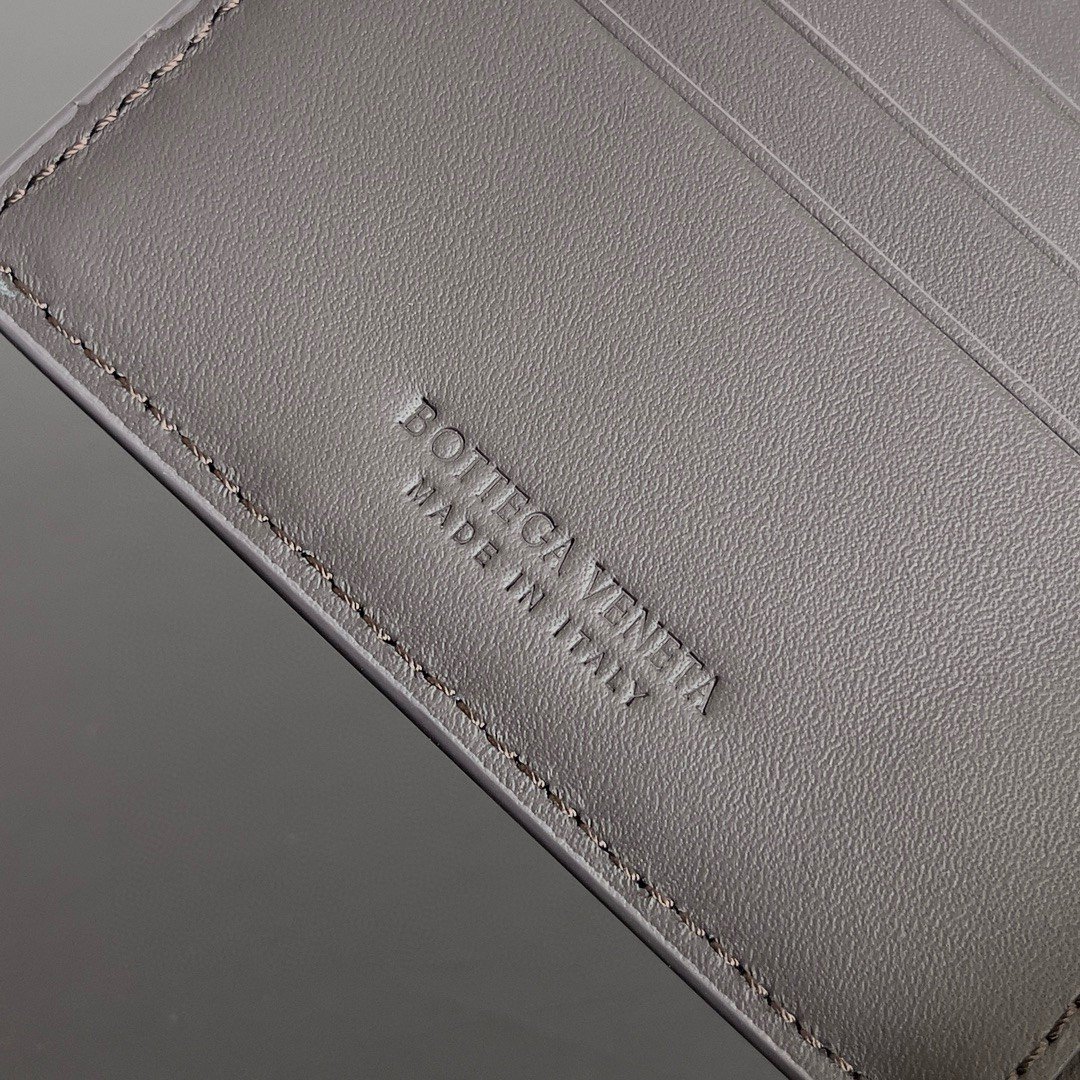 Bottega Veneta Bi-fold Wallet in Fondant Intrecciato Calfskin