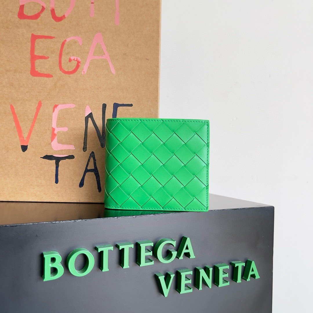 Bottega Veneta Bi-fold Wallet in Parakeet Intrecciato Calfskin