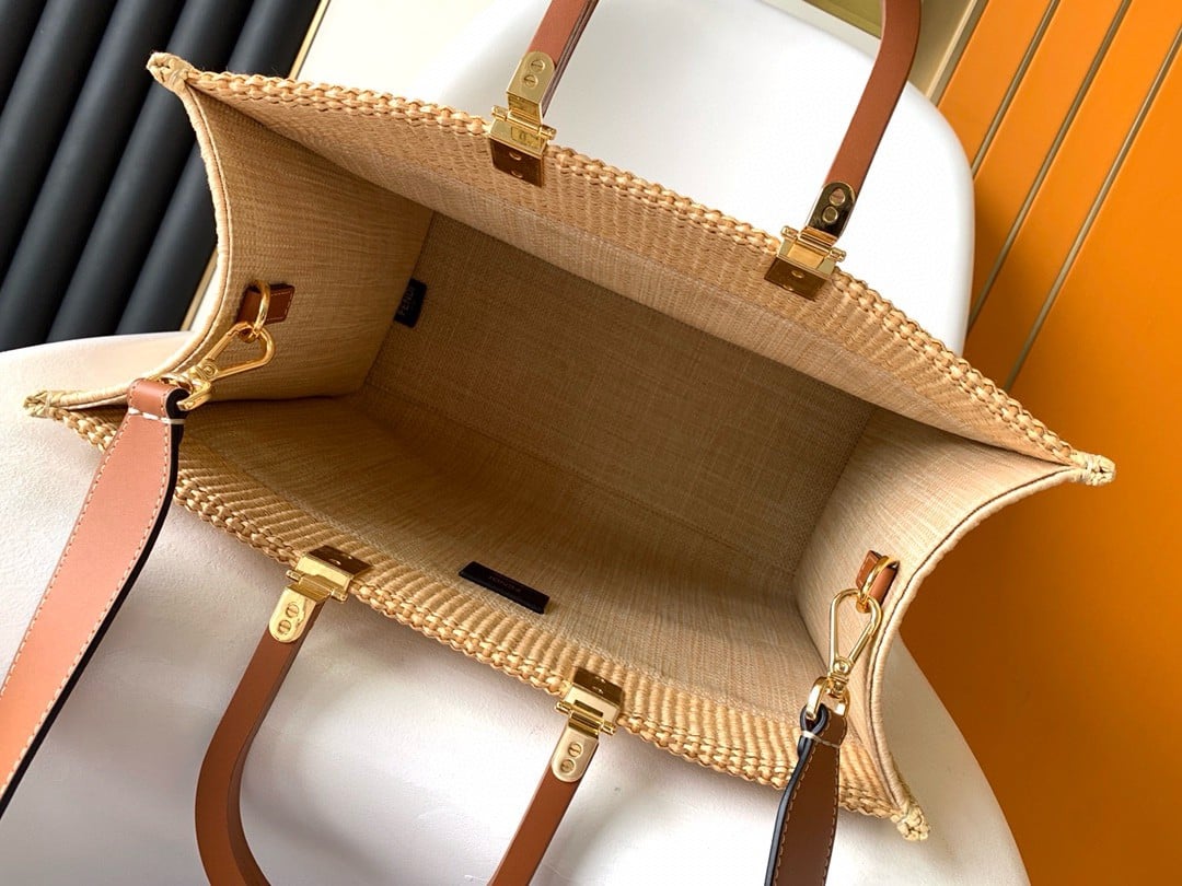 Fendi Sunshine Medium Tote Bag in Natural Straw