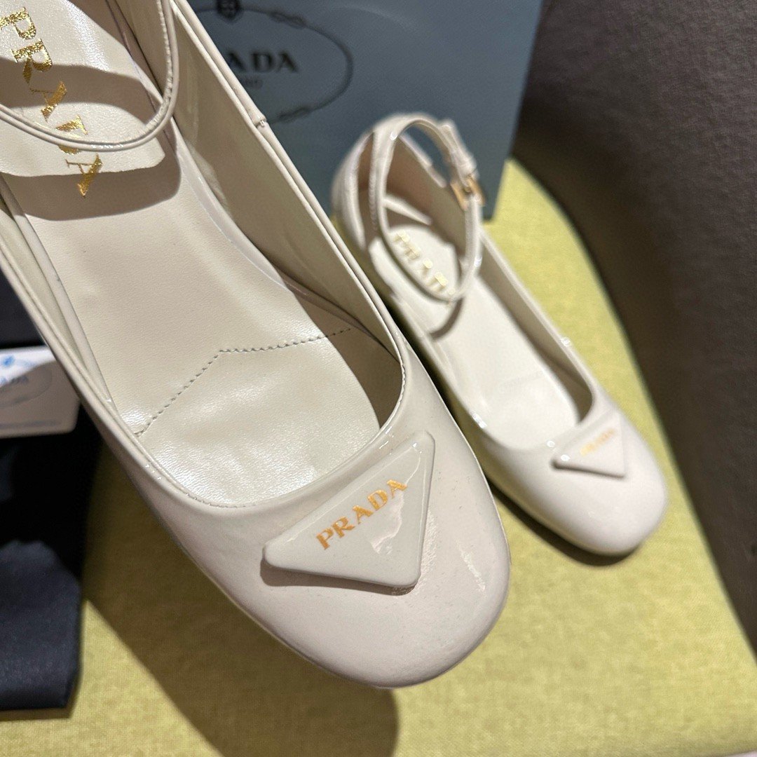 Prada Pumps 35mm in White Patent Leather