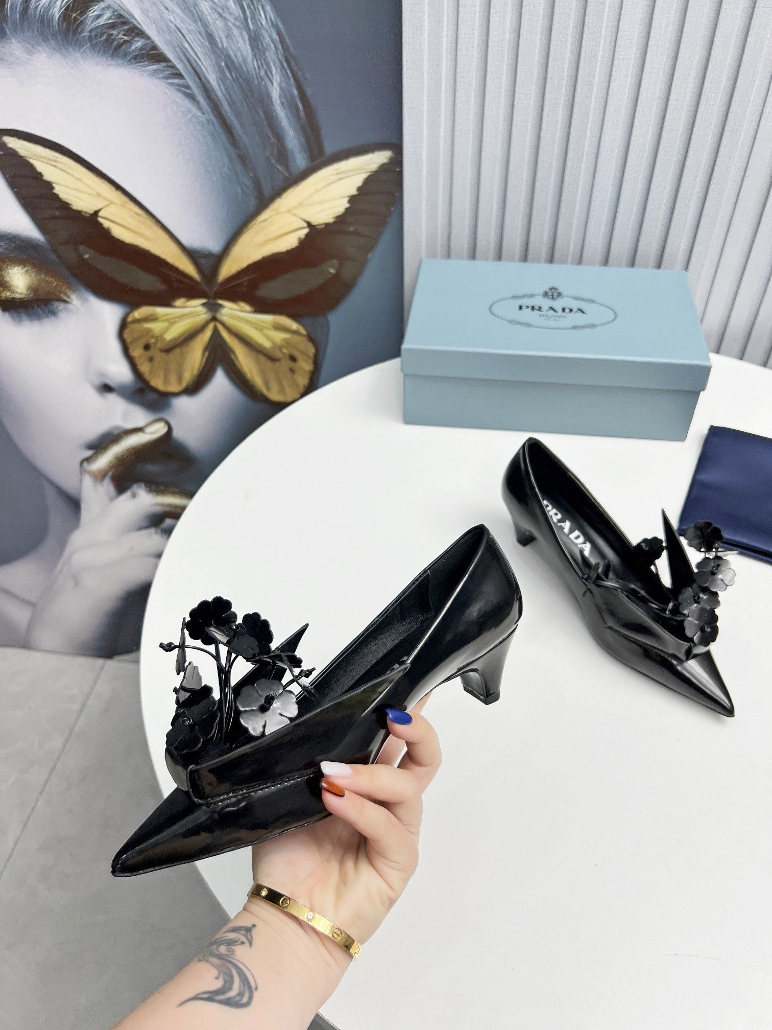 Prada Pumps 45mm in Black Leather with Floral Appliques