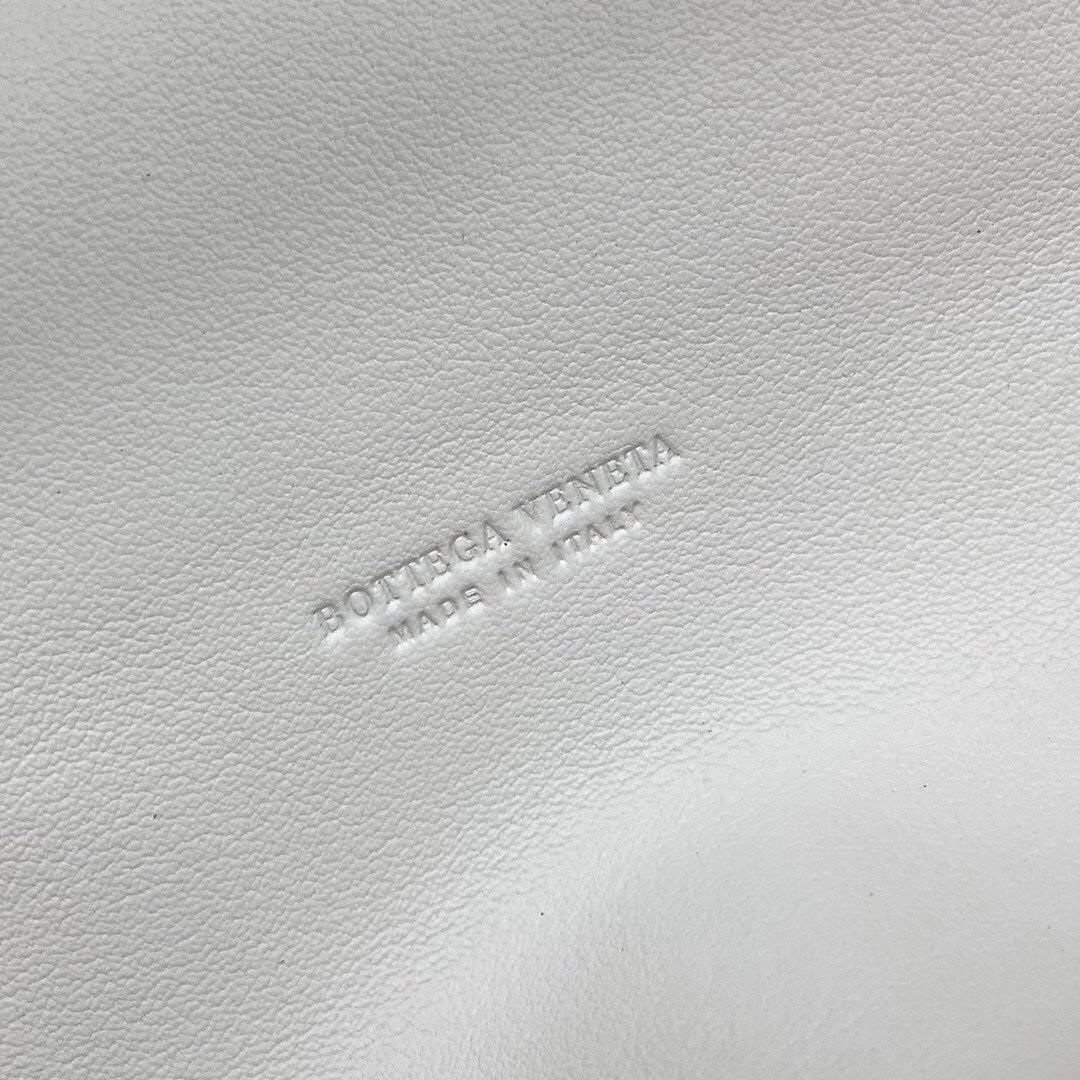 Bottega Veneta The Pouch Belt Bag In White Lambskin