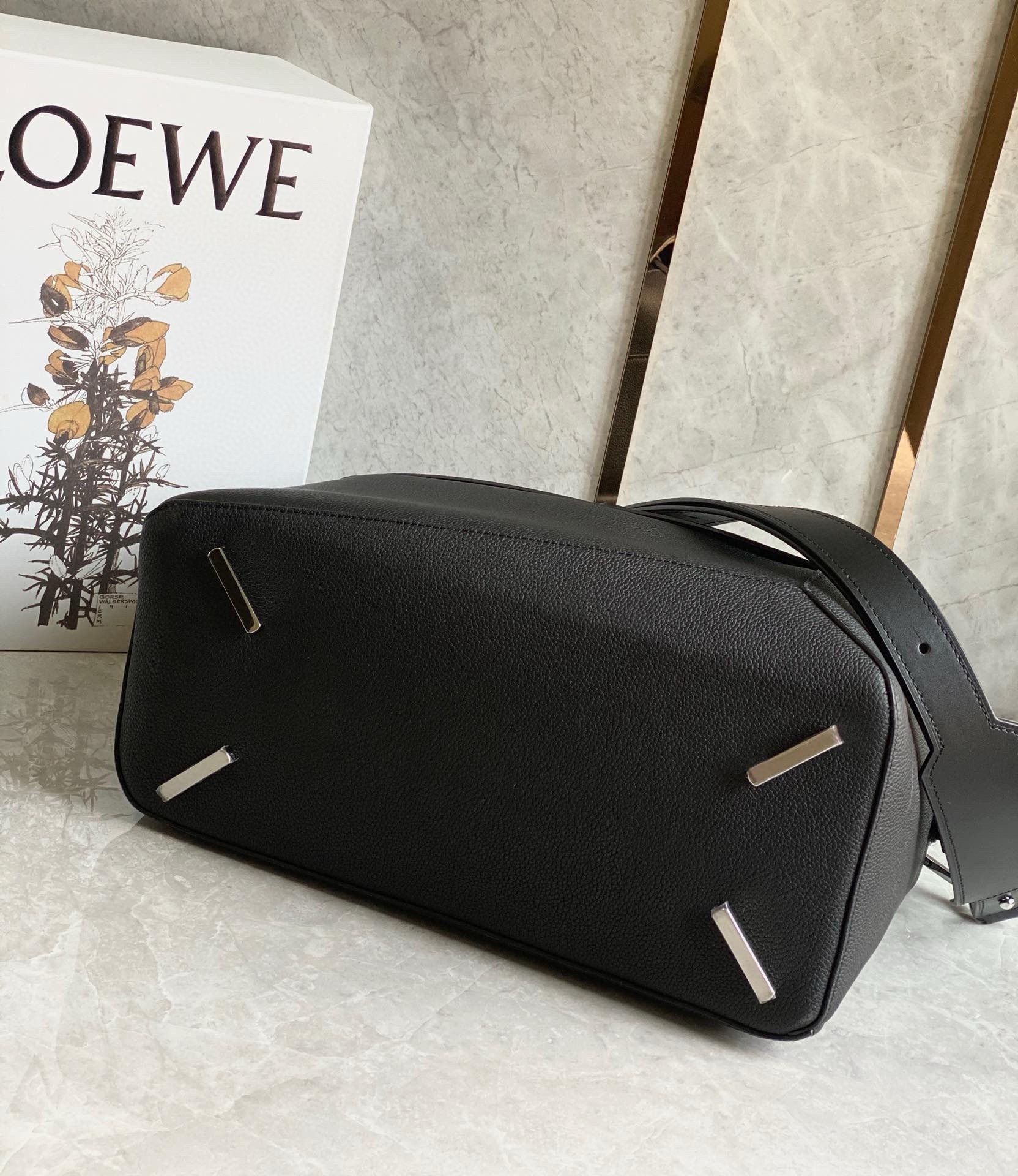 Loewe Puzzle Large Bag in Black Classic Calfskin