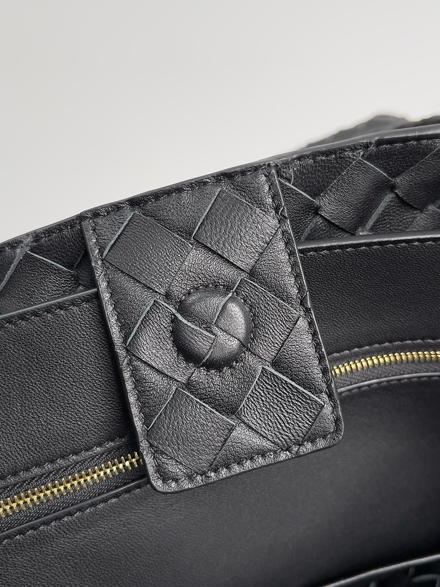 Bottega Veneta Large Andiamo bag In Black Intrecciato Lambskin