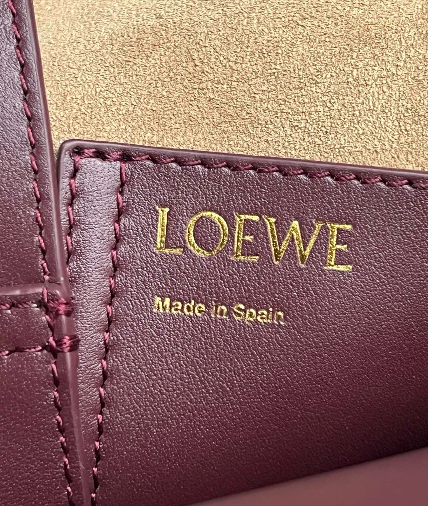 Loewe Medium Pebble Bucket Bag in Burgundy Calfskin