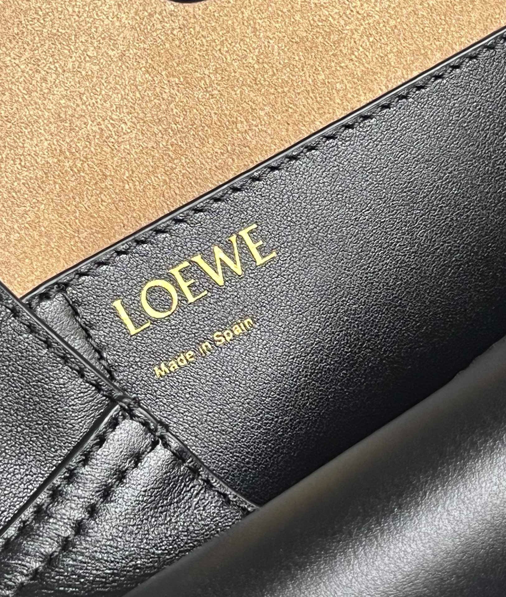 Loewe Medium Pebble Bucket Bag in Black Calfskin