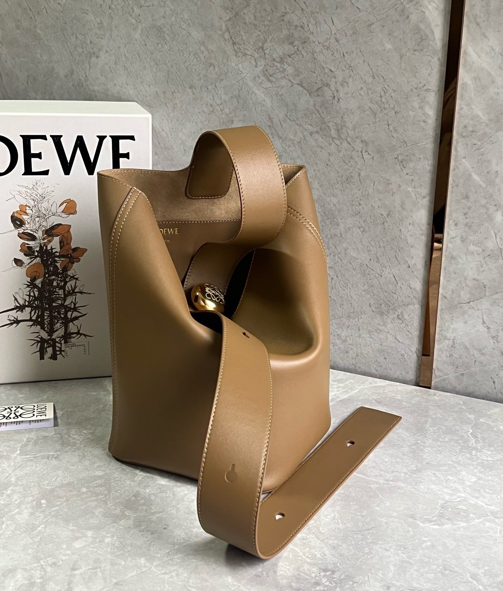 Loewe Medium Pebble Bucket Bag in Oak Calfskin