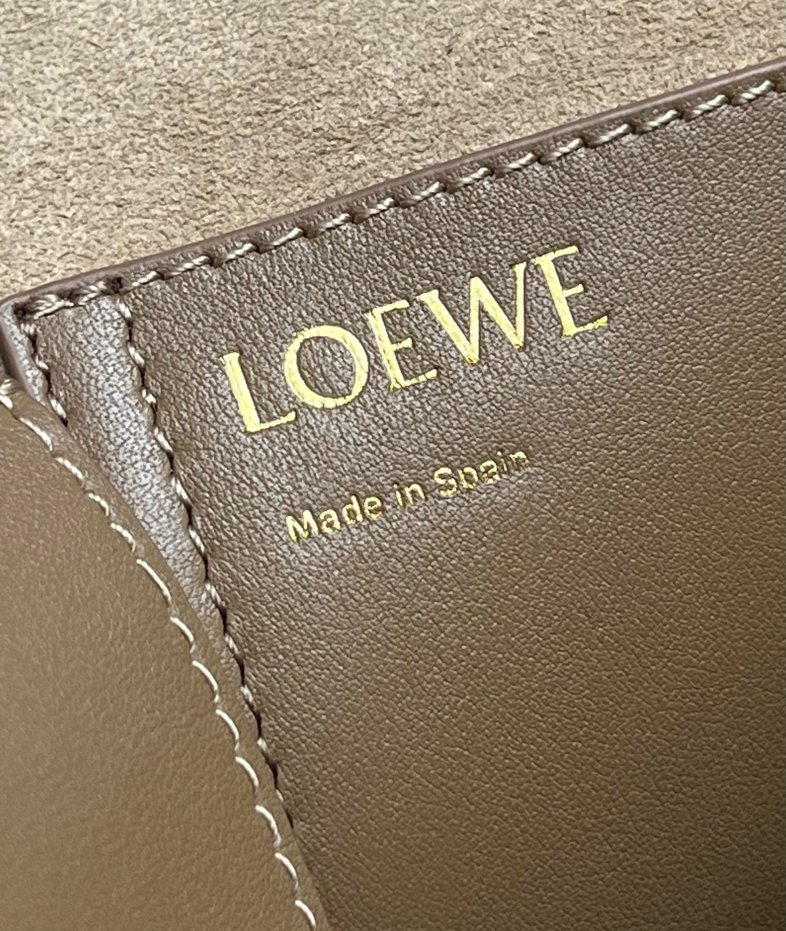 Loewe Medium Pebble Bucket Bag in Oak Calfskin