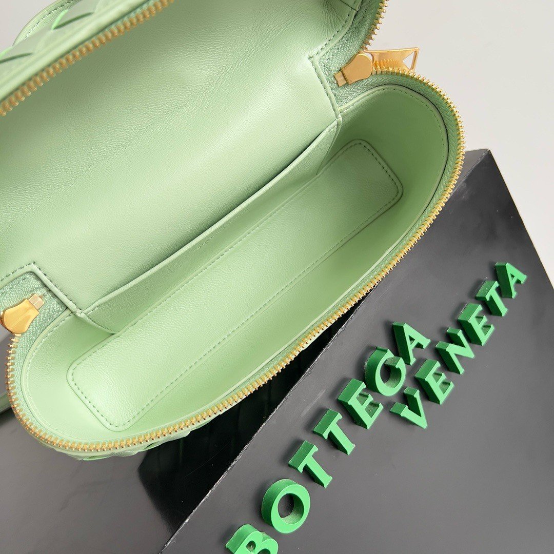 Bottega Veneta Bang Bang Vanity Case in Mint Intrecciato Leather