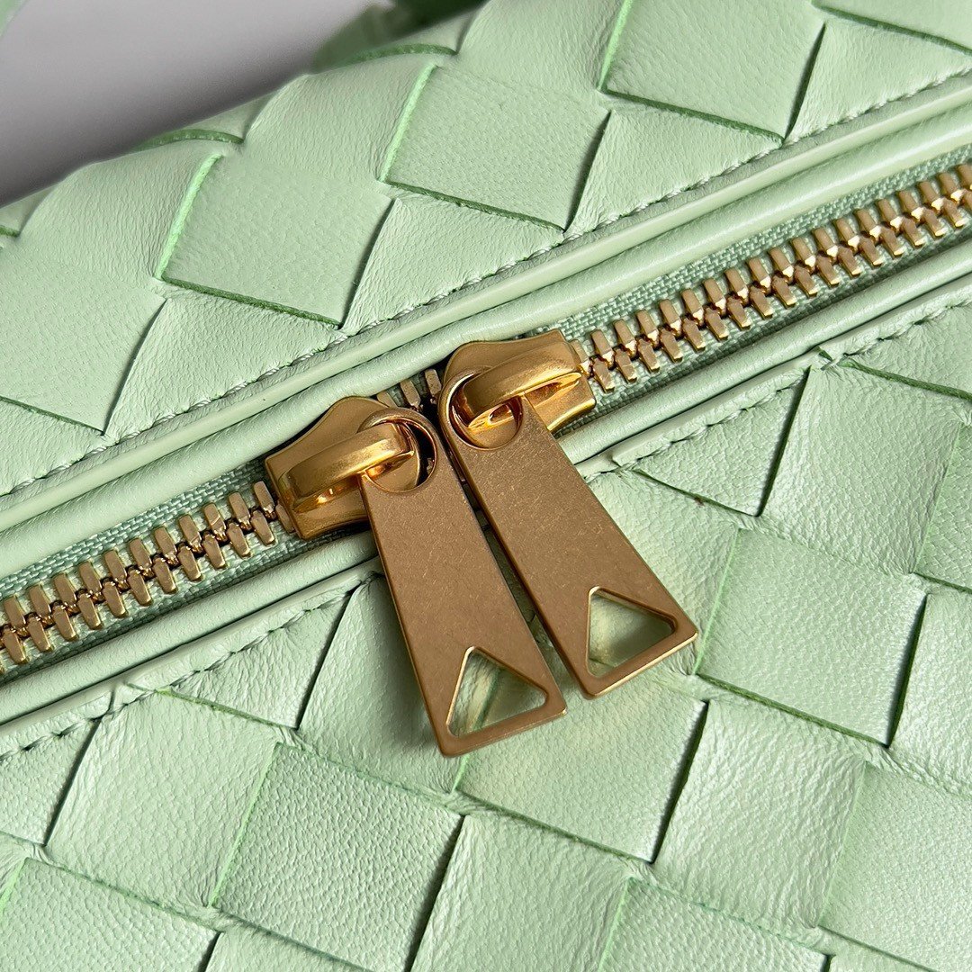 Bottega Veneta Bang Bang Vanity Case in Mint Intrecciato Leather