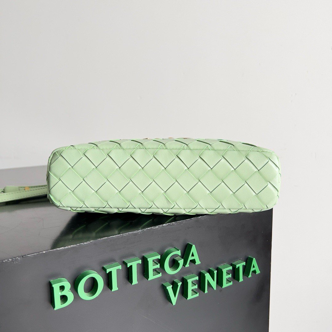 Bottega Veneta Bang Bang Vanity Case in Mint Intrecciato Leather