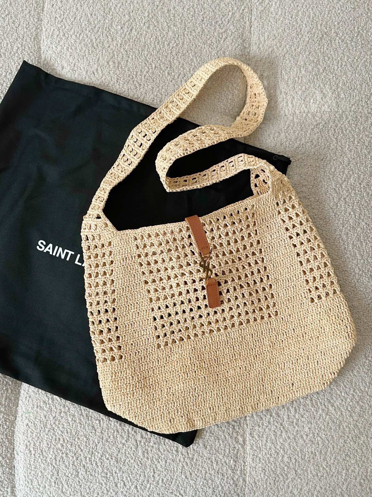 Saint Laurent Le 5 A 7 Medium Tote Bag in Naturel Raffia