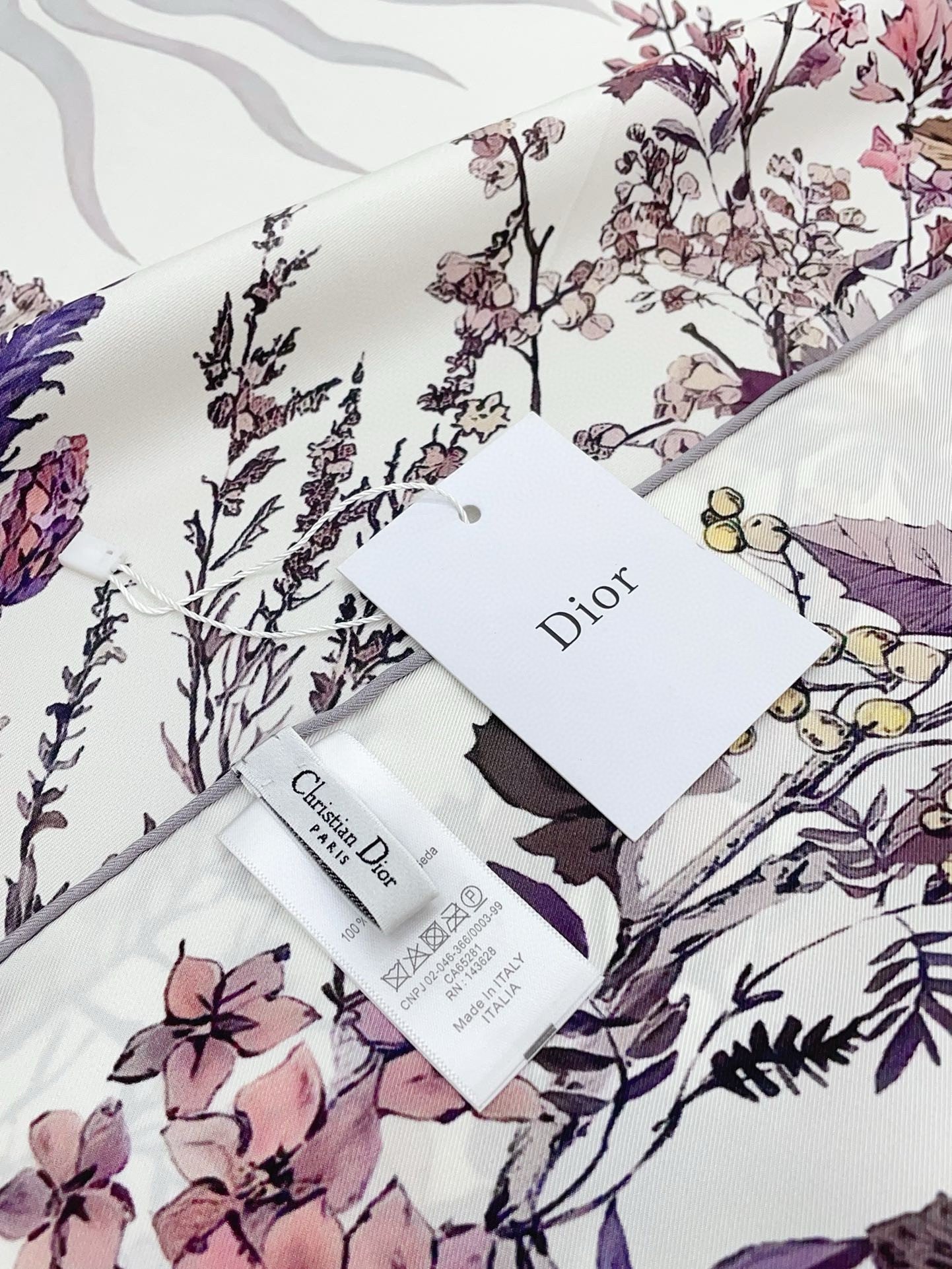 Dior 4 Saisons Hiver Soleil 90 Square Scarf