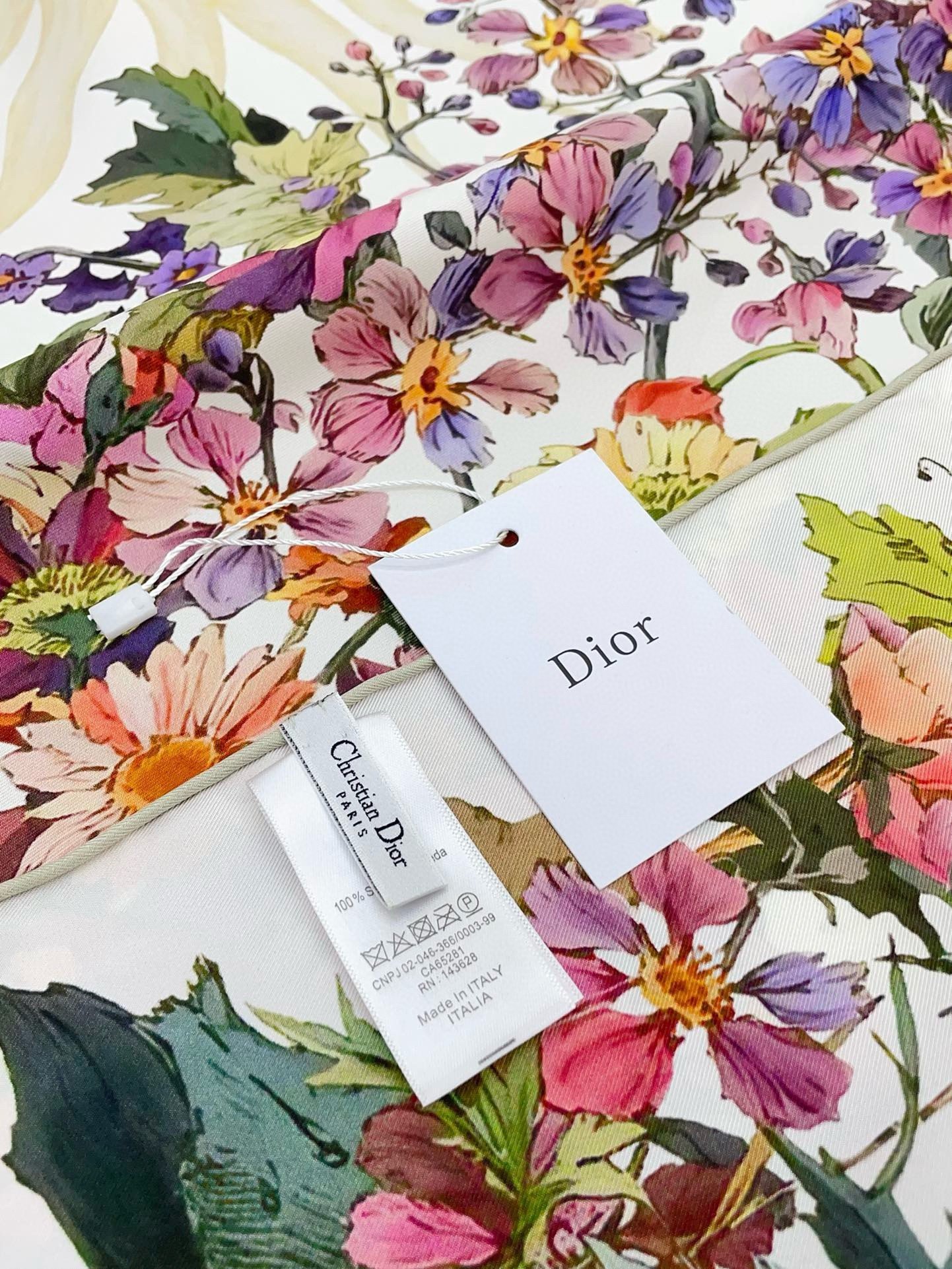 Dior 4 Saisons Été Soleil 90 Square Scarf