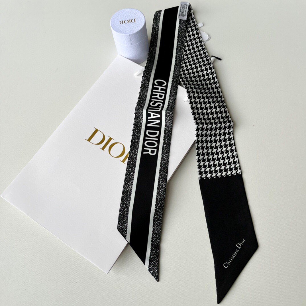 Dior 30 Montaigne Mitzah Scarf in Black and White Silk Twill