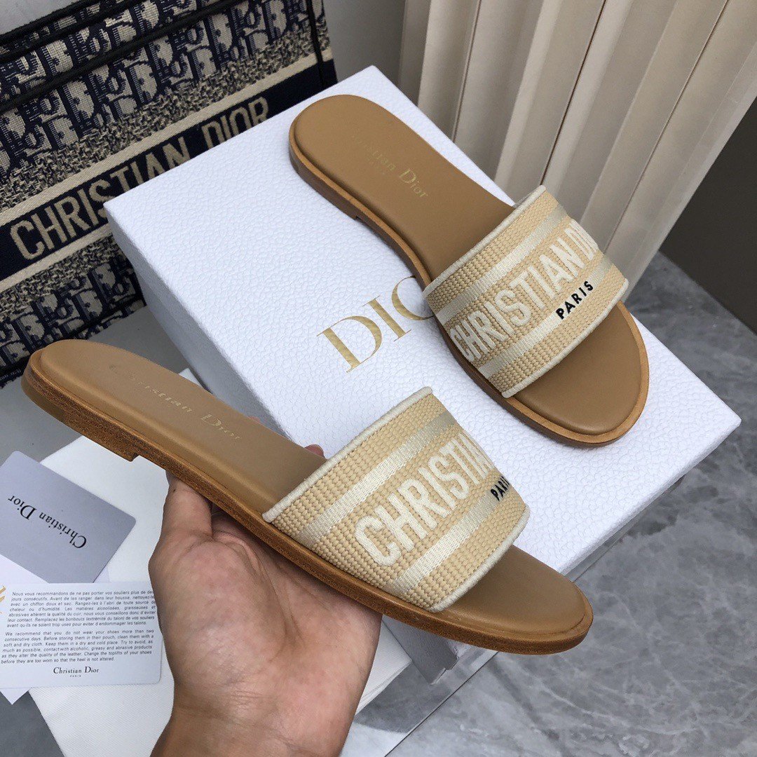 Dior Dioriviera Dway Slides in Raffia and White Embroidered Cotton