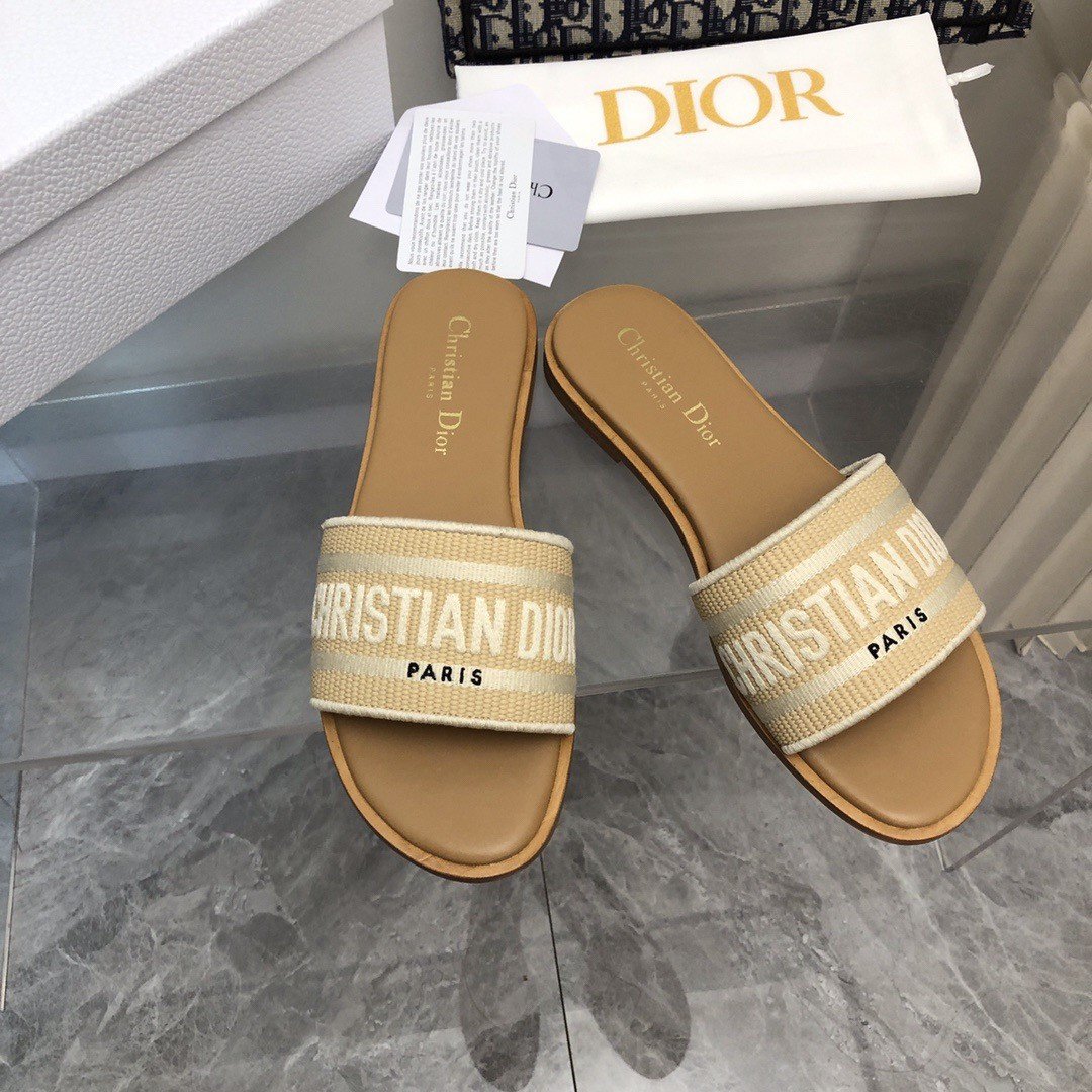 Dior Dioriviera Dway Slides in Raffia and White Embroidered Cotton