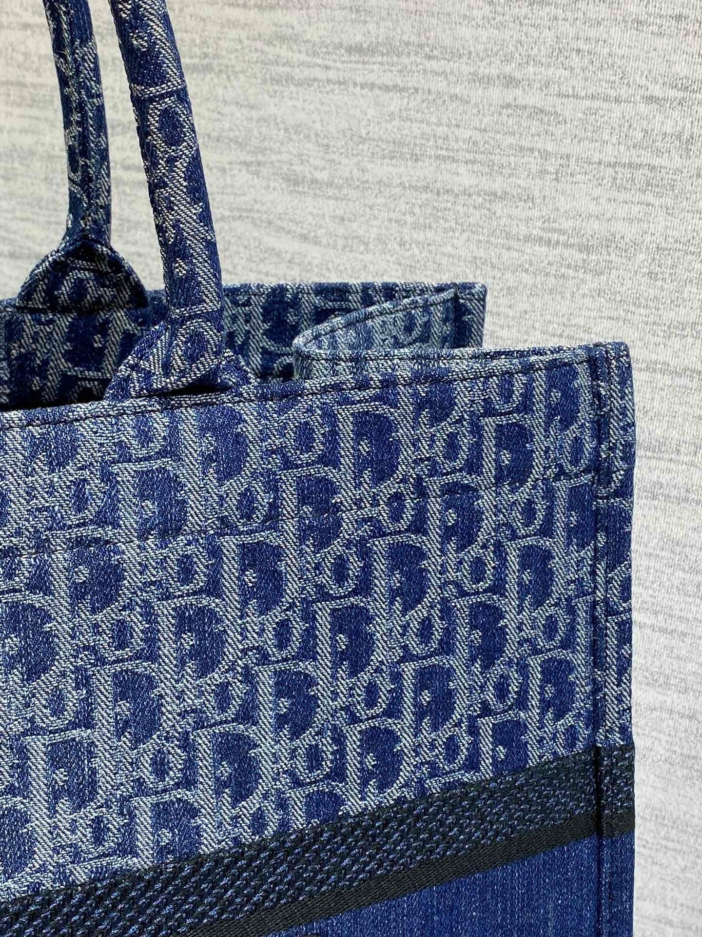 Dior Medium Book Tote Bag in Blue Denim Oblique Jacquard