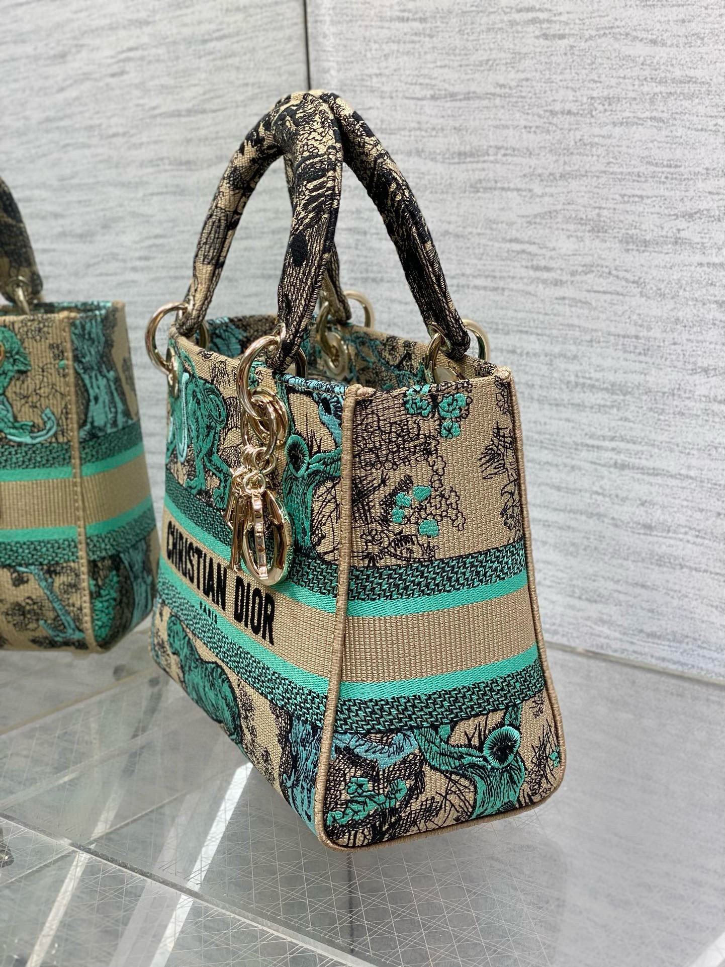 Dior Dioriviera Lady D-Lite Medium Bag in Raffia with Green Toile de Jouy Sauvage Embroidery