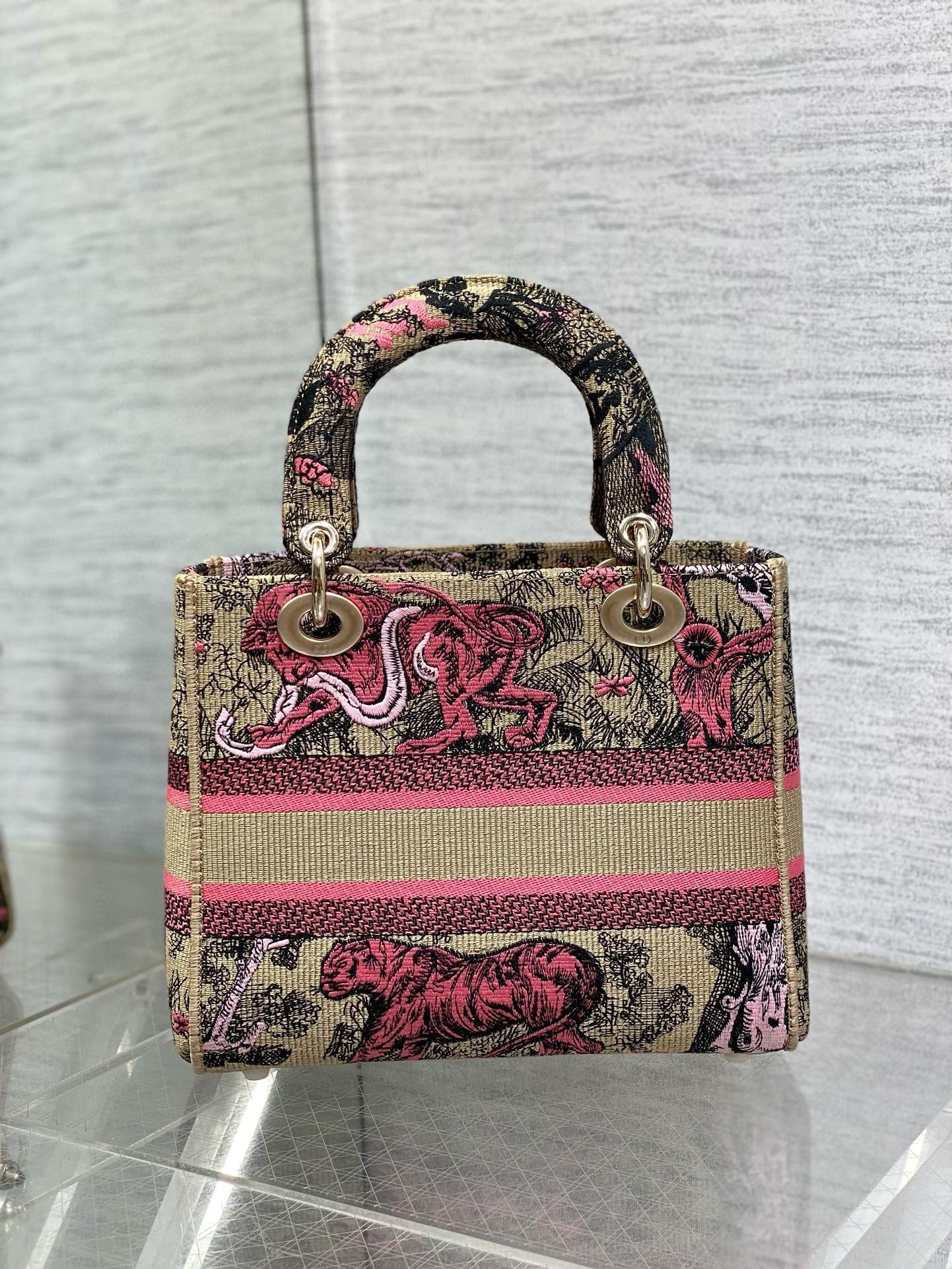 Dior Dioriviera Lady D-Lite Medium Bag in Raffia with Pink Toile de Jouy Sauvage Embroidery