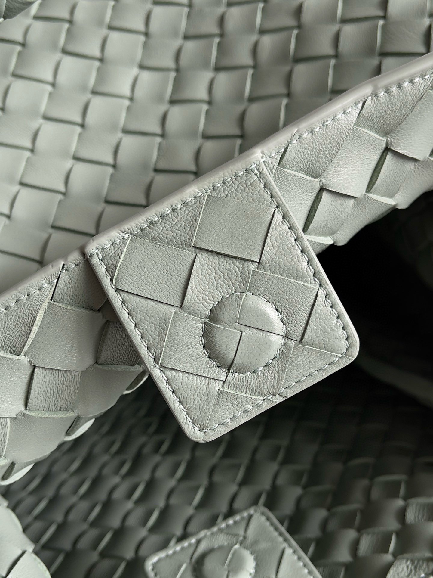 Bottega Veneta Parachute Large Bag in Sauge Intrecciato Lambskin