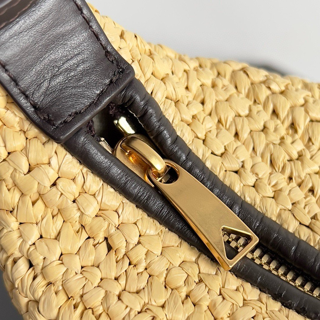 Bottega Veneta Mini Wallace Bag in Natural Raffia