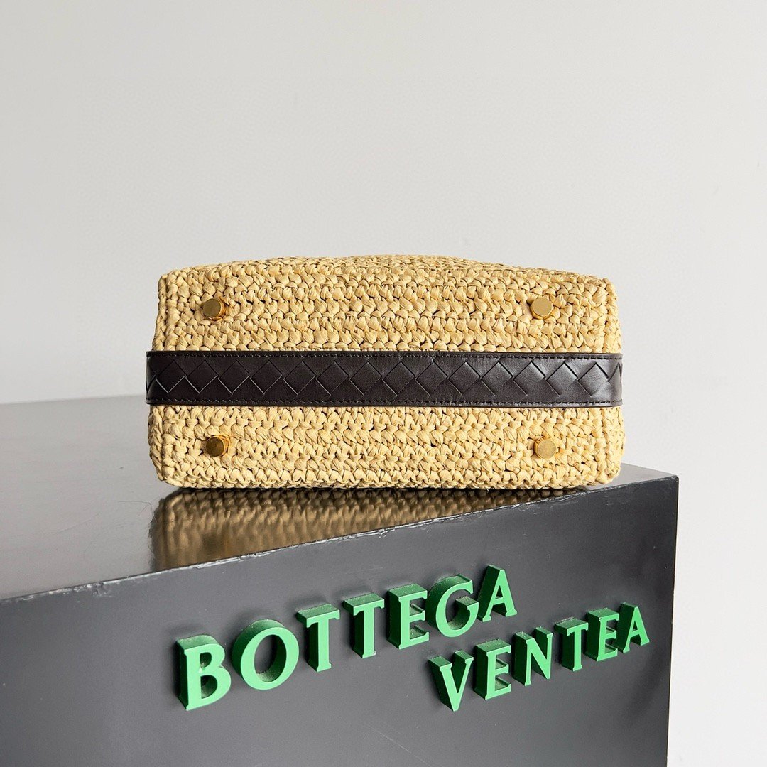 Bottega Veneta Mini Wallace Bag in Natural Raffia