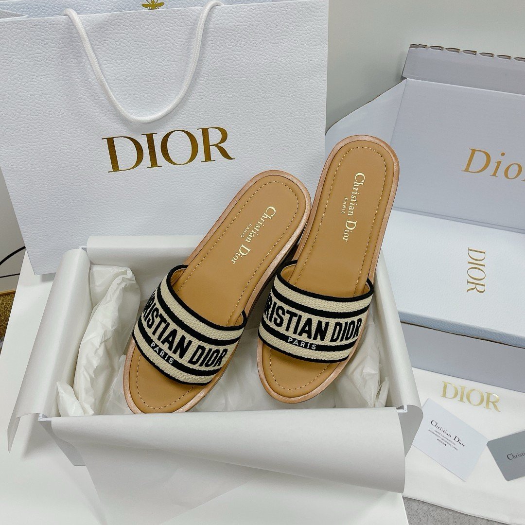 Dior Dioriviera Dway Platform Slides in Raffia and Black Embroidered Cotton