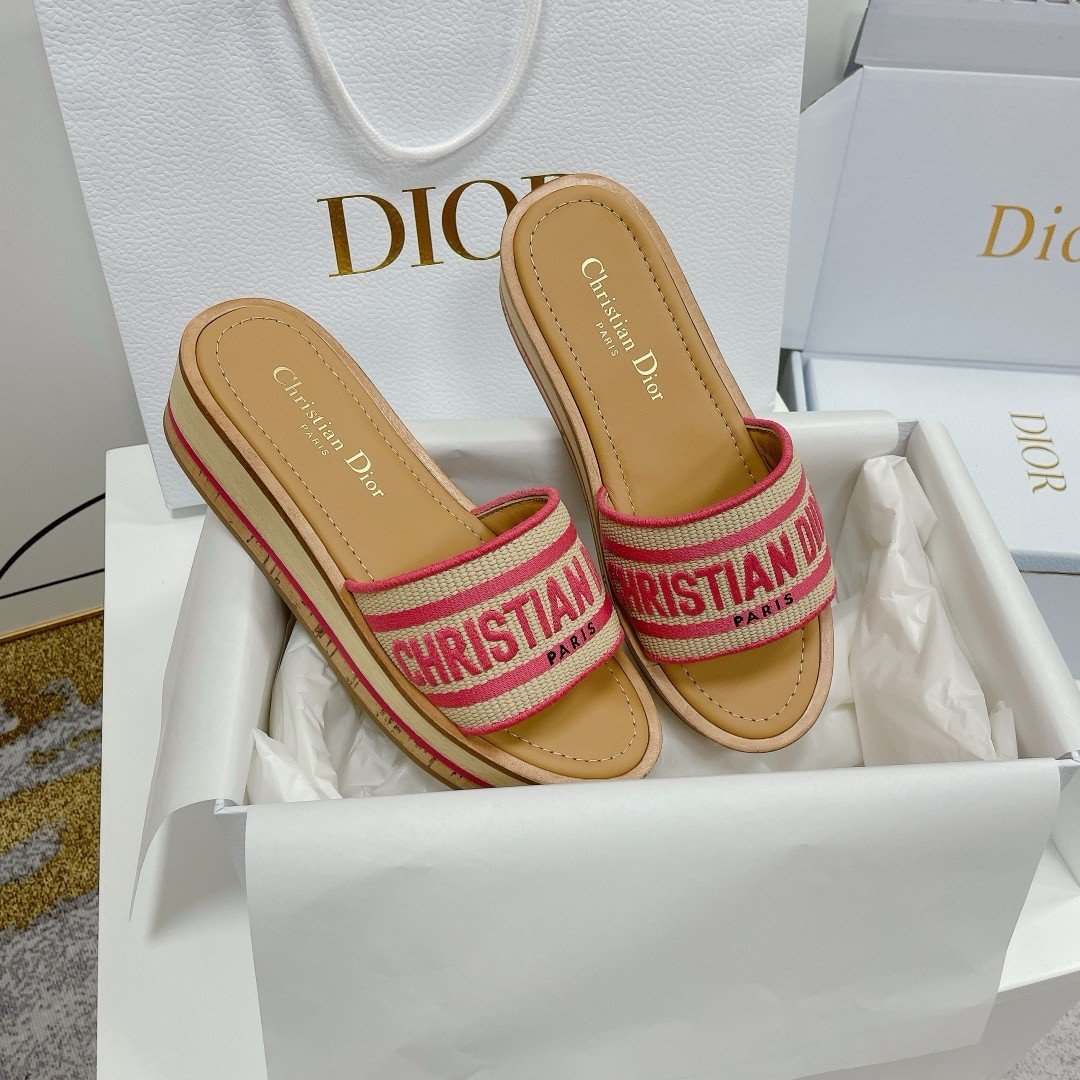 Dior Dioriviera Dway Platform Slides in Raffia and Pink Embroidered Cotton