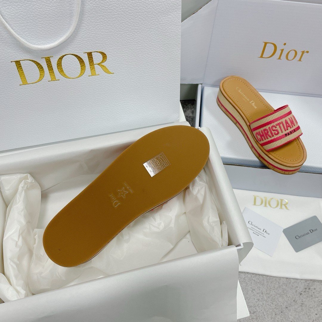 Dior Dioriviera Dway Platform Slides in Raffia and Pink Embroidered Cotton