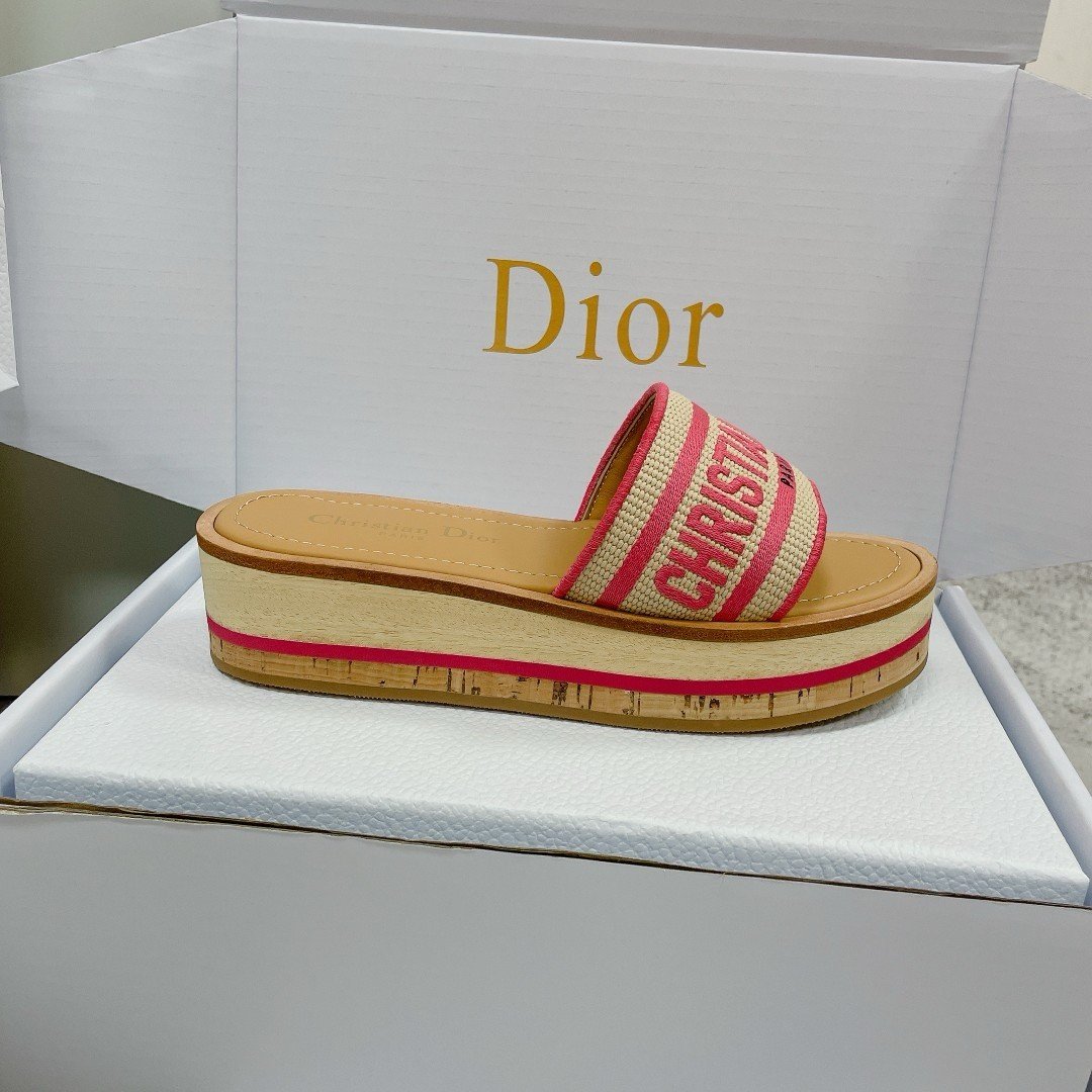 Dior Dioriviera Dway Platform Slides in Raffia and Pink Embroidered Cotton