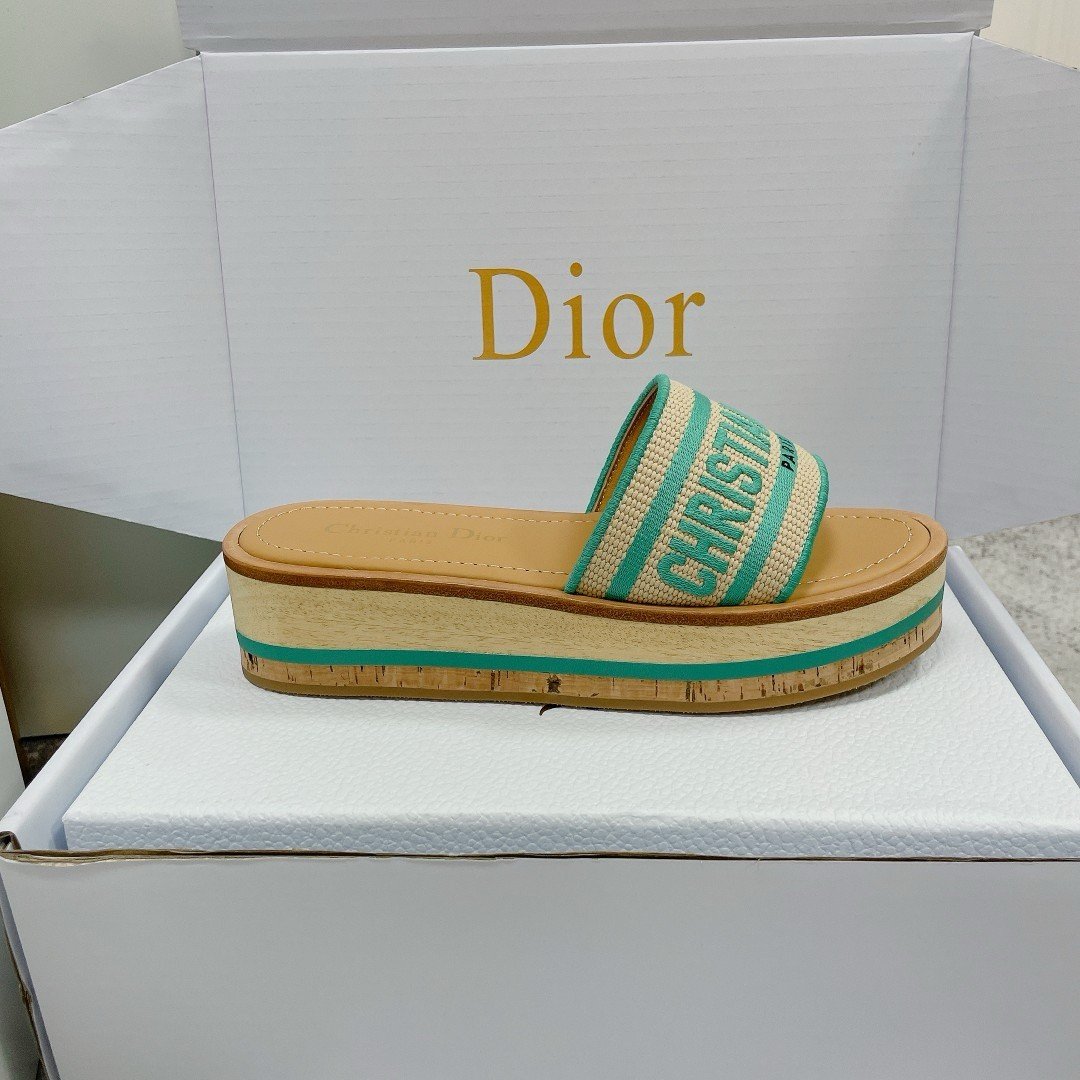 Dior Dioriviera Dway Platform Slides in Raffia and Aquamarina Embroidered Cotton