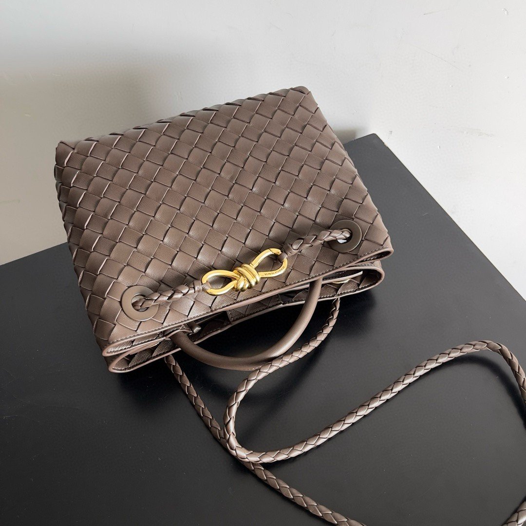 Bottega Veneta Andiamo Small Bag in Kaki Intrecciato Lambskin