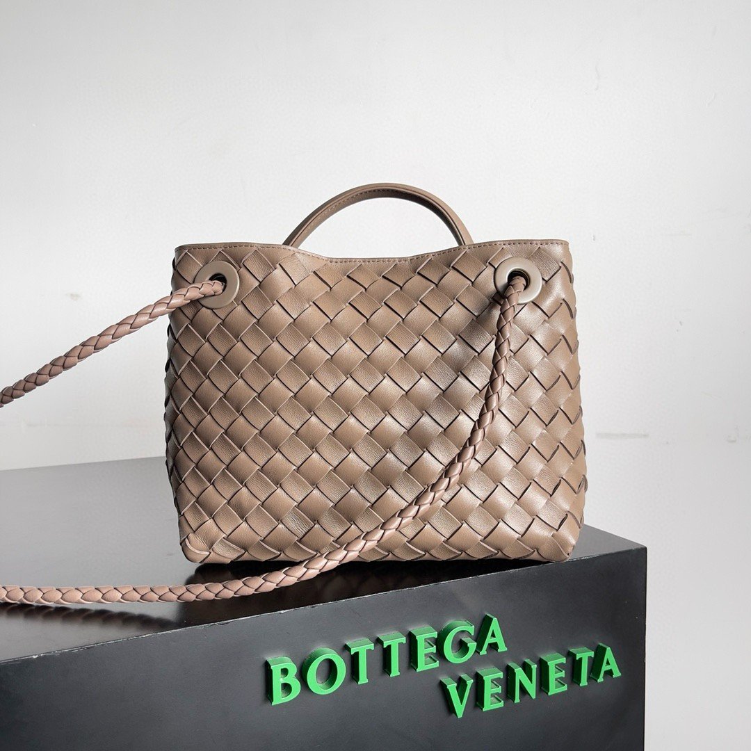 Bottega Veneta Andiamo Small Bag in Praline Intrecciato Lambskin