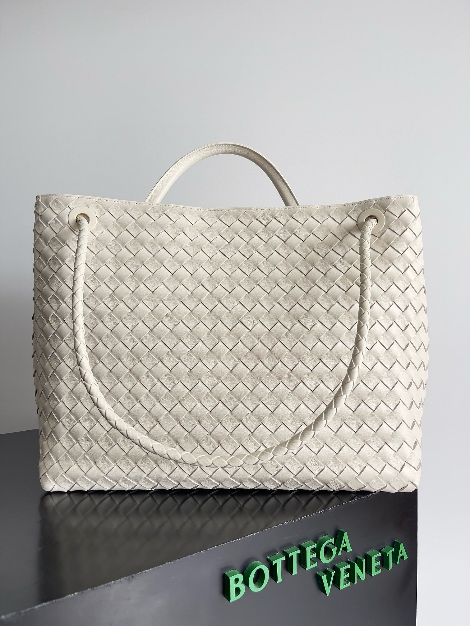 Bottega Veneta Andiamo Large Bag in White Intrecciato Lambskin