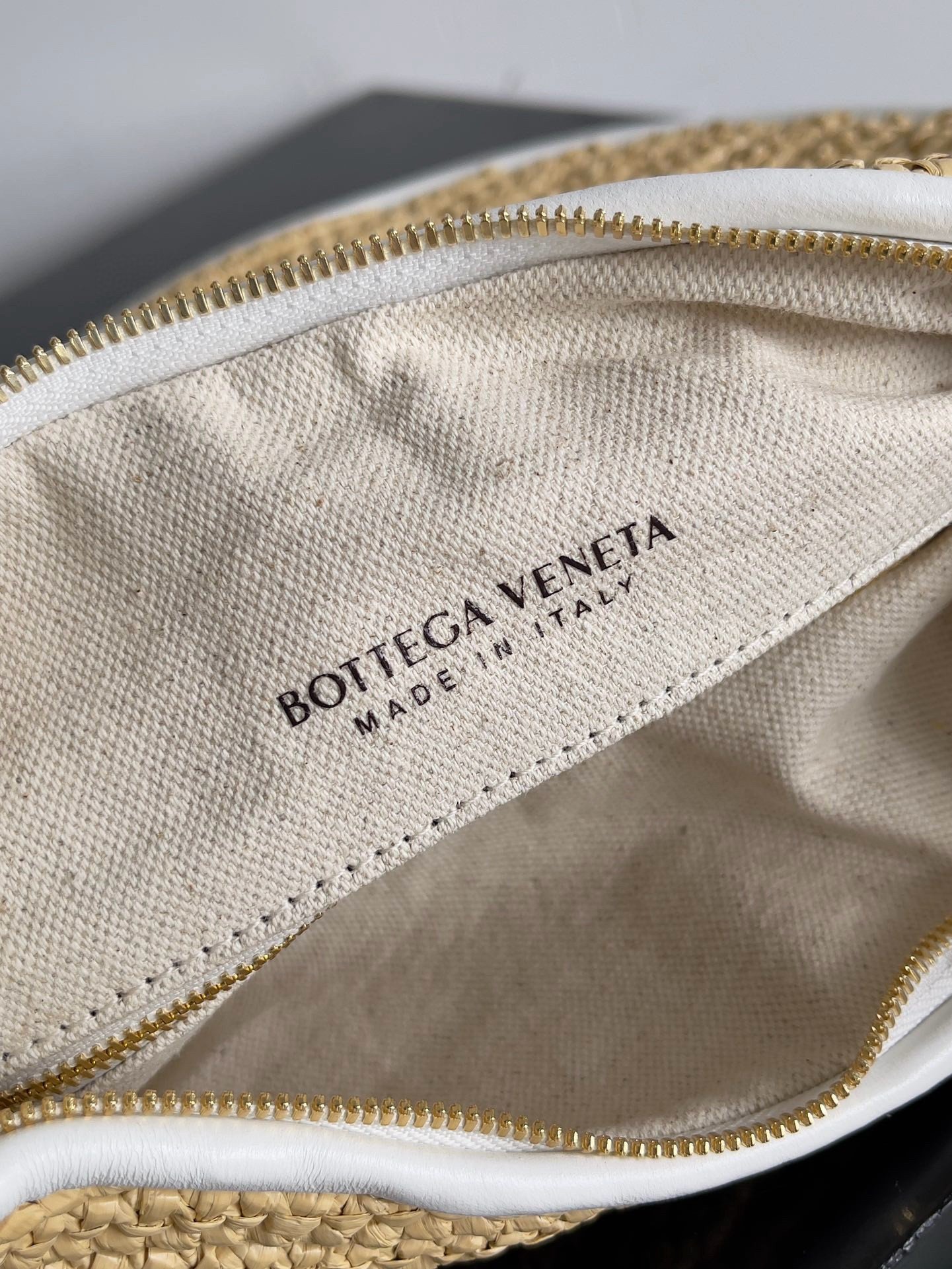 Bottega Veneta Gemelli Medium Bag in Natural Raffia